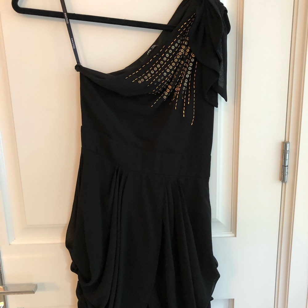 LBD. Short tulip one shoulder.